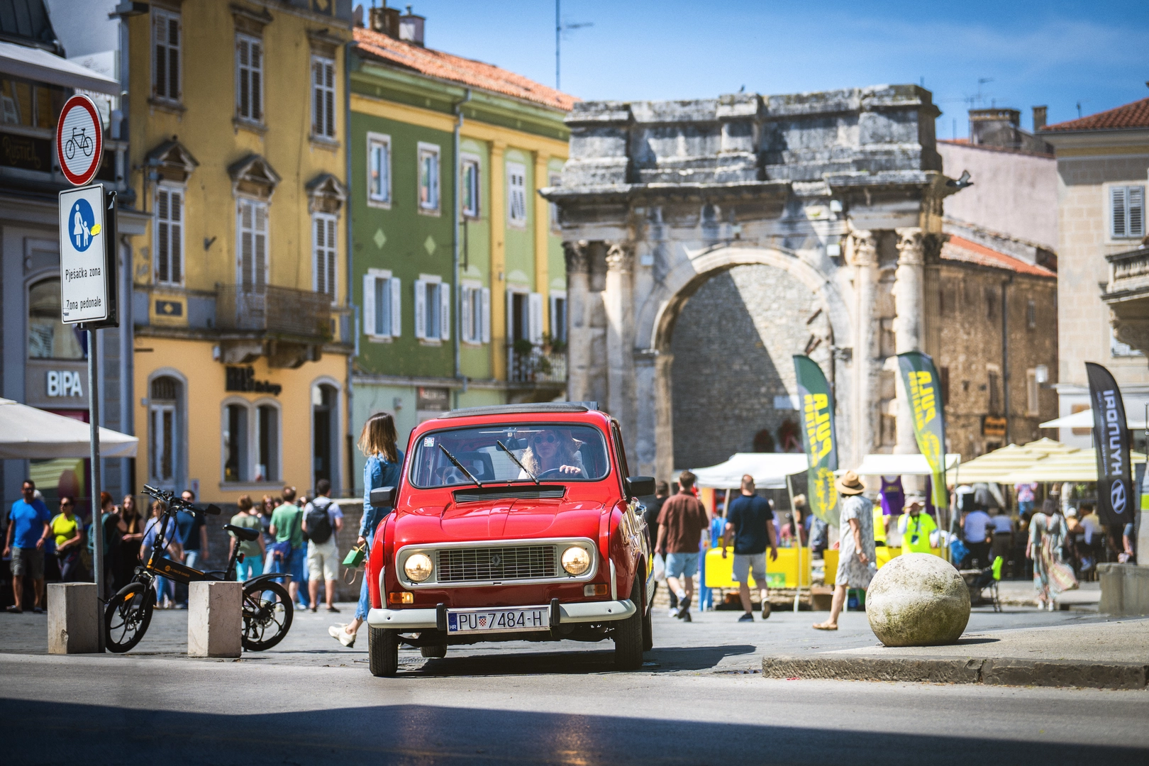 Slide showing Renoletta_1291-Enhanced-NR_copy_2_result